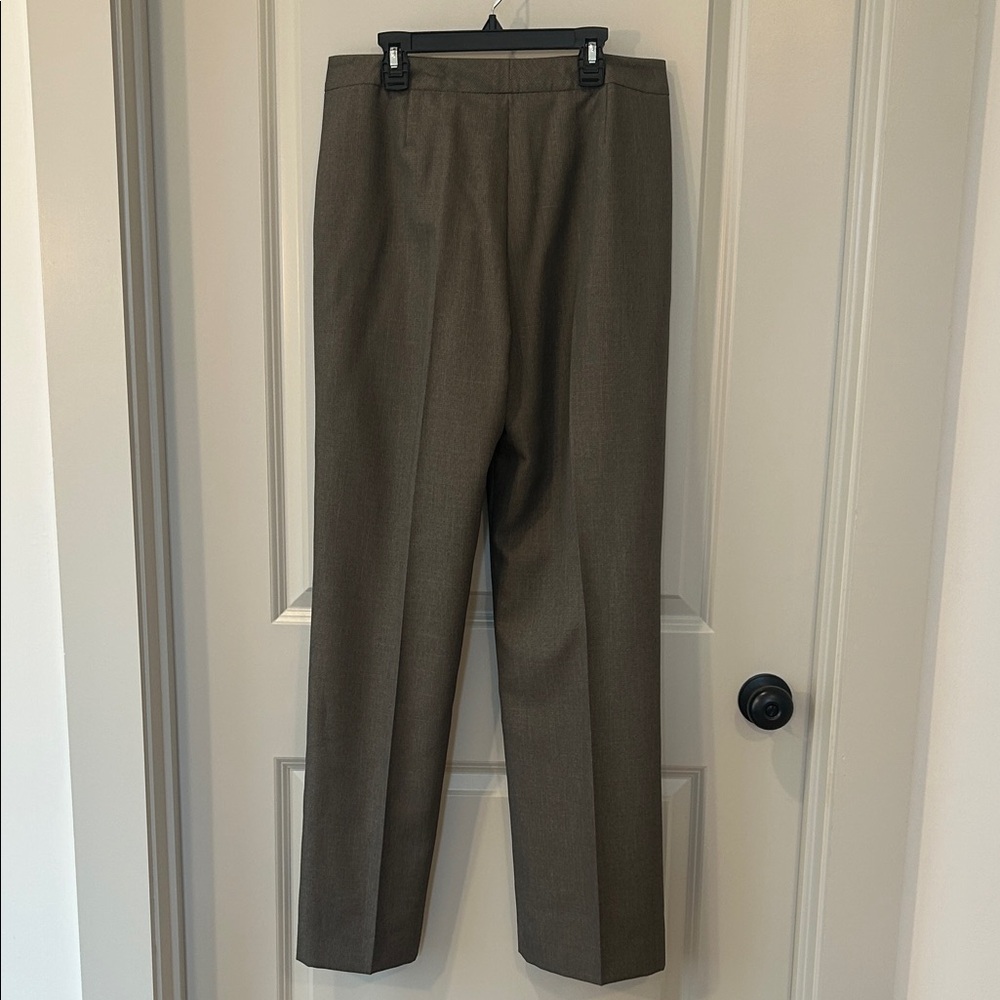 Elegant Women's Brown Trousers - Picture 3 of 3